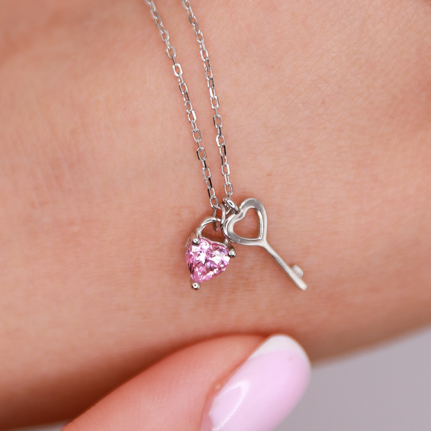 Collar Llave de Corazón con piedra Rosa