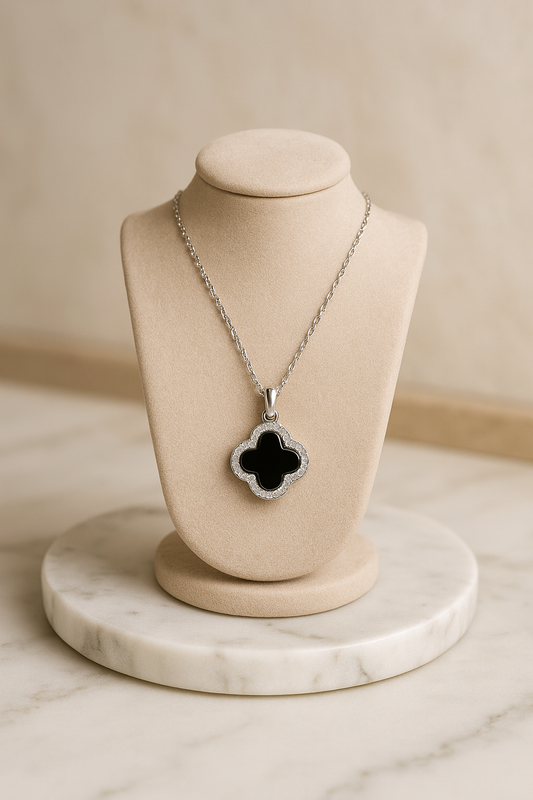 Collar Trébol Negro