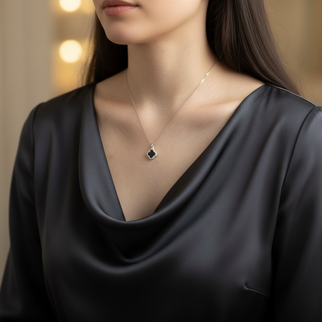 Collar Trébol Negro