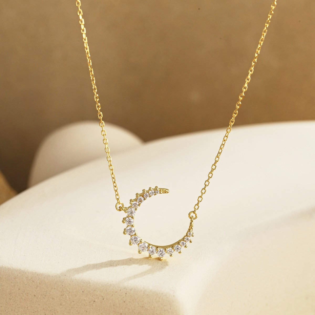 Collar Media Luna Brillante